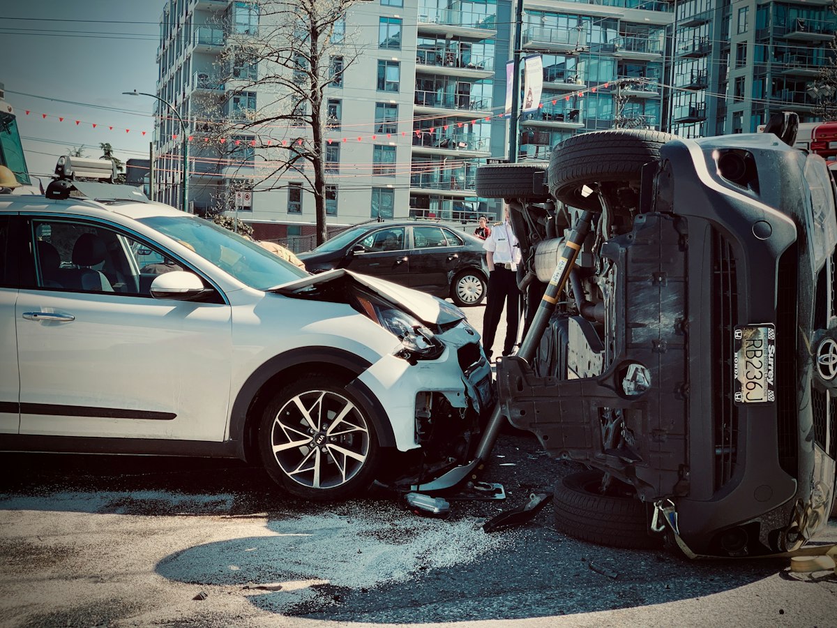 Beschädigtes Auto nach einem Verkehrsunfall in Valladolid